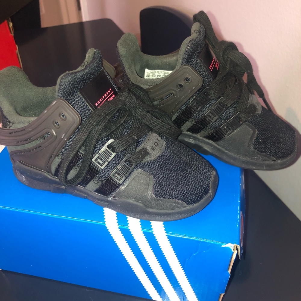 Kid sneakers